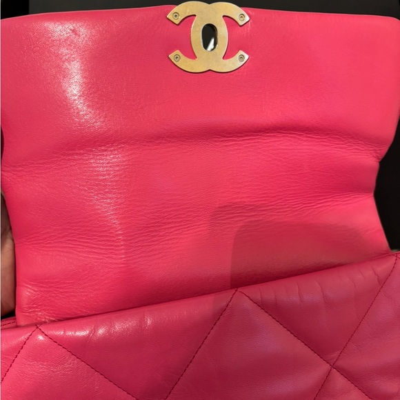 Large Chanel 19 Pink Quilted Leather Bag - Picture 3 of 11